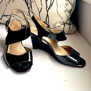 Bandolino black patent wedge shoes heel sandals ankle strap excellent condition